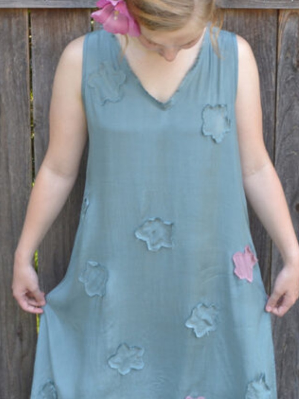 NWT Blue Emerson Midi Sleeveless Sheath Dress with Flower Appliqués